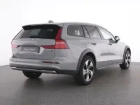Używany Volvo V60 CC Plus 197 KM (144 kW) 2024 Szary Kombi