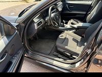Gebraucht BMW 318 129 PS (94 kW) 2007 Schwarz Kombi