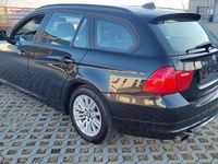 Gebraucht BMW 318 143 PS (105 kW) 2012 Schwarz Kombi