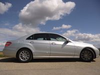 Gebraucht Mercedes E250 Elegance 204 PS (150 kW) 2011 Silber metallic Limousine