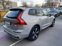 Gebraucht Volvo XC60 Plus 398 PS (292 kW) 2023 Silver dawn / metallic SUV