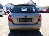 Gebraucht Skoda Fabia Classic 69 PS (50 kW) 2009 Silber Limousine