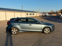 Gebraucht Volvo V40 Momentum 150 PS (110 kW) 2012 Blau Kleinwagen