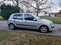Gebraucht Renault Clio II 98 PS (72 kW) 2004 Silber Limousine