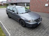 Gebraucht Toyota Avensis Style 129 PS (94 kW) 2002 Grau Kombi