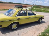 Gebraucht Mercedes 240 68 PS (50 kW) 1977 Gelb Limousine