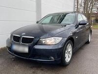 Gebraucht BMW 320 163 PS (119 kW) 2007 Blau Limousine