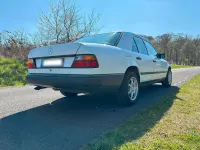 Gebraucht Mercedes E260 160 PS (117 kW) 1987 Weiß Limousine