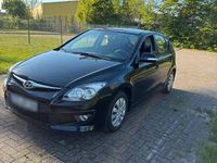 Gebraucht Hyundai i30 120 PS (88 kW) 2011 Schwarz Kleinwagen