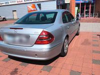Gebraucht Mercedes E220 150 PS (110 kW) 2002 Silber Limousine
