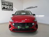 Gebraucht Hyundai i10 90 PS (66 kW) 2022 Dragon red/ phantom black / mic (metallic) Kleinwagen