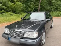 Używany Mercedes E420 278 KM (204 kW) 1994 Czarny Sedan/Limuzyna