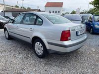 Gebraucht VW Passat 125 PS (91 kW) 1999 Silber Limousine