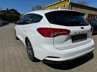 Używany Ford Focus Cool & Connect 120 KM (88 kW) 2020 Biały Kombi