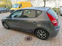 Gebraucht Hyundai i30 109 PS (80 kW) 2011 Grau Limousine