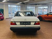 Gebraucht Mercedes 200 105 PS (77 kW) 1988 Weiß Limousine