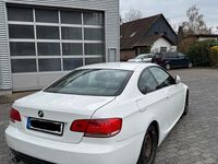 Gebraucht BMW 320 177 PS (130 kW) 2009 Weiß Coupé