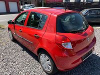 Second-hand Renault Clio II Expression 75 CP (55 kW) 2009 Roșu Hatchback