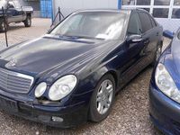 Gebraucht Mercedes E220 143 PS (105 kW) 2003 Blau Limousine