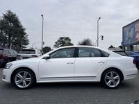 Gebraucht VW Passat Highline 140 PS (102 kW) 2015 Weiß Limousine