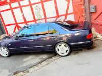 Gebraucht Mercedes E320 220 PS (161 kW) 1997 Violet Limousine