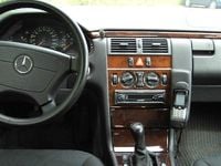 Gebraucht Mercedes E200 Elegance 136 PS (100 kW) 1999 Schwarz Limousine