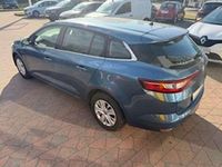 Gebraucht Renault Mégane GrandTour Intens 101 PS (74 kW) 2017 Gletscherblau metallic Kombi