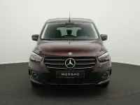 Gebraucht Mercedes T180 Progressive 131 PS (96 kW) 2023 Rot Van / Kleinbus