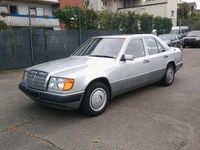 Gebraucht Mercedes E230 132 PS (97 kW) 1989 Silber Limousine