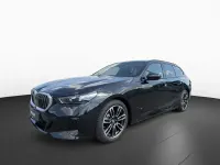 Gebraucht BMW 520 M Sport 197 PS (144 kW) 2025 Black sapphire (schwarz) Kombi
