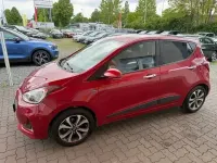 Gebraucht Hyundai i10 Style 87 PS (63 kW) 2017 Rot (metallic) Kleinwagen