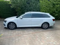 Gebraucht Skoda Superb Premium Edition 150 PS (110 kW) 2023 Moonweiss metallic Kombi