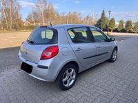 Gebraucht Renault Clio II 75 PS (55 kW) 2008 Silber Kleinwagen
