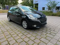 Gebraucht Peugeot 208 Active 95 PS (69 kW) 2012 Schwarz Kleinwagen