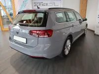 Gebraucht VW Passat 122 PS (89 kW) 2023 Grau Kombi
