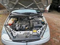 Second-hand Ford Focus 100 CP (73 kW) 2004 Argintiu Hatchback