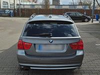 Gebraucht BMW 318 143 PS (105 kW) 2010 Silber Kombi