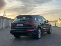 Second-hand Porsche Cayenne 262 CP (192 kW) 2016 Negru SUV