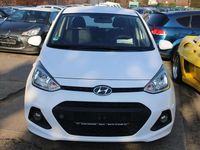 Gebraucht Hyundai i10 Style 87 PS (63 kW) 2016 Polar white / sol Kleinwagen