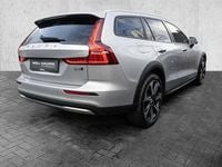 Gebraucht Volvo V60 CC Ultimate 197 PS (144 kW) 2023 Silver dawn / metallic Kombi