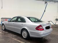 Gebraucht Mercedes 220 150 PS (110 kW) 2005 Silber Limousine