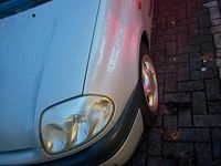 Gebraucht Renault Clio II 90 PS (66 kW) 2000 Silber Kleinwagen