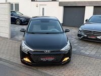 Gebraucht Hyundai i20 Active 84 PS (61 kW) 2016 Schwarz Kleinwagen