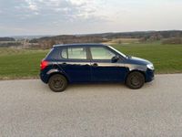 Gebraucht Skoda Fabia 60 PS (44 kW) 2013 Blau Kleinwagen