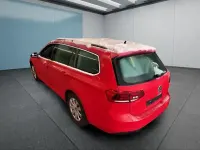 Gebraucht VW Passat 122 PS (89 kW) 2023 Rot Kombi