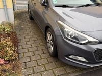 Gebraucht Hyundai i20 Style 101 PS (74 kW) 2015 Grau Kleinwagen