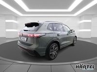 Neu VW Tiguan Style 150 PS (110 kW) 2025 Cipressinogrün (green), metallic SUV