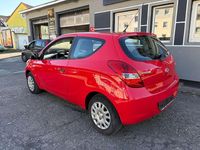 Gebraucht Hyundai i20 Classic 77 PS (56 kW) 2009 Electric red Kleinwagen