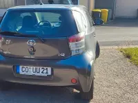 Second-hand Toyota iQ 90 CP (66 kW) 2009 Argintiu Hatchback