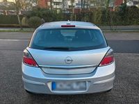 Gebraucht Opel Astra 90 PS (66 kW) 2009 Silber Kleinwagen